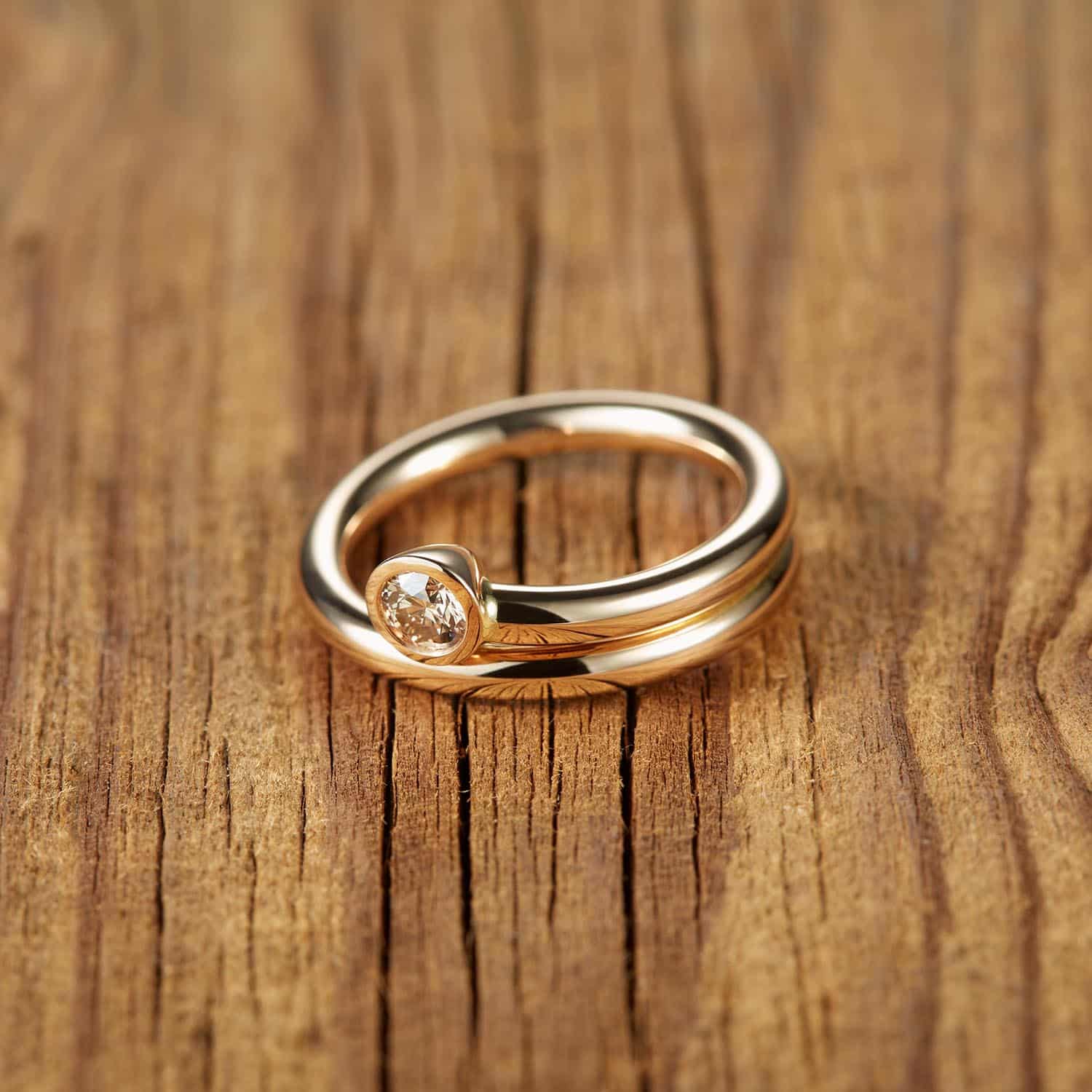 Goldring mit Diamanten von Brune Schmuckmanufaktur, elegant und luxuriös in Roségold.