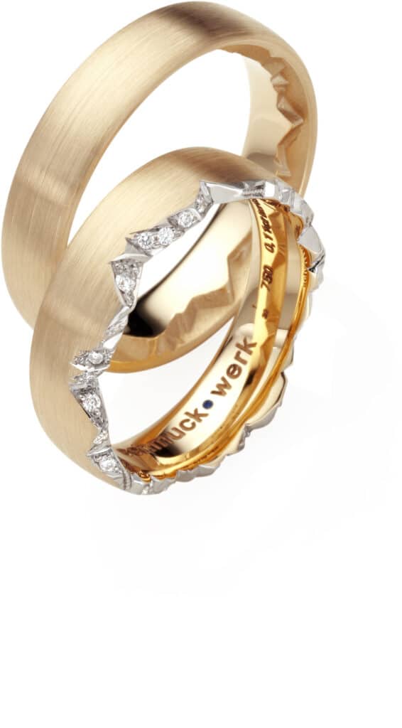 Brune Schmuckmanufaktur - Hochzeitsringe aus Roségold und Weißgold mit Diamanten.